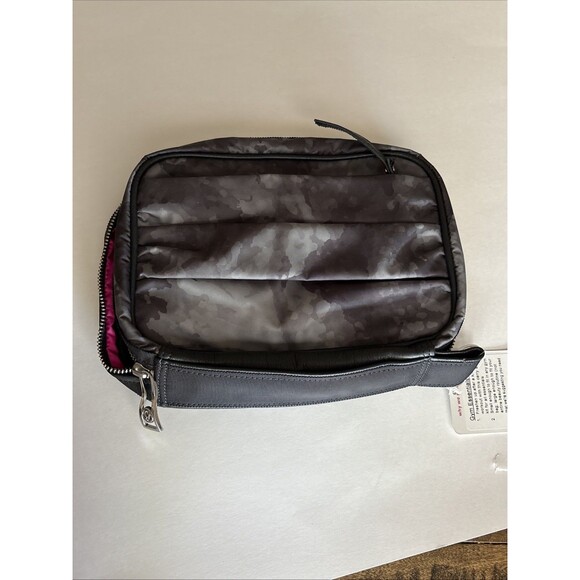 NWT Lululemon 1 Piece Gym Essentials Kit Gray Black Toiletry Makeup Travel Bag - Picture 12 of 13